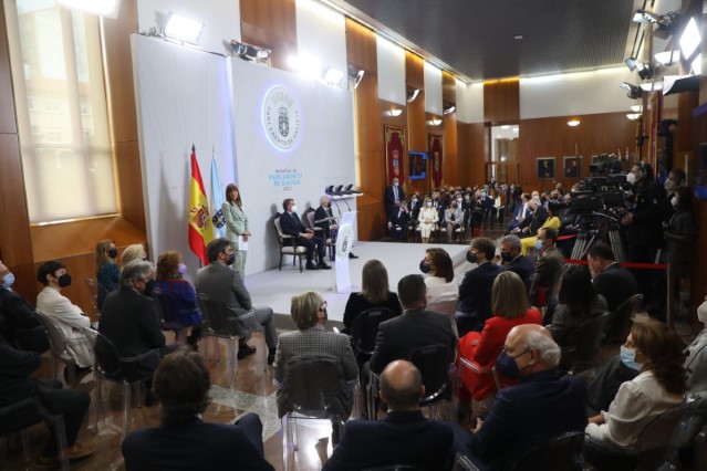 Valedor do Pobo, Consello de Contas e Consello da Cultura Galega reciben as medallas do Parlamento de Galicia 2022